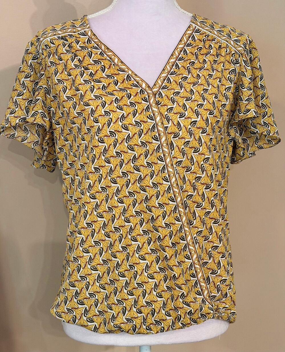 Max Studio Women's Blouse Small YBrown Abstract Floral Faux Wrap Short Sleeve
